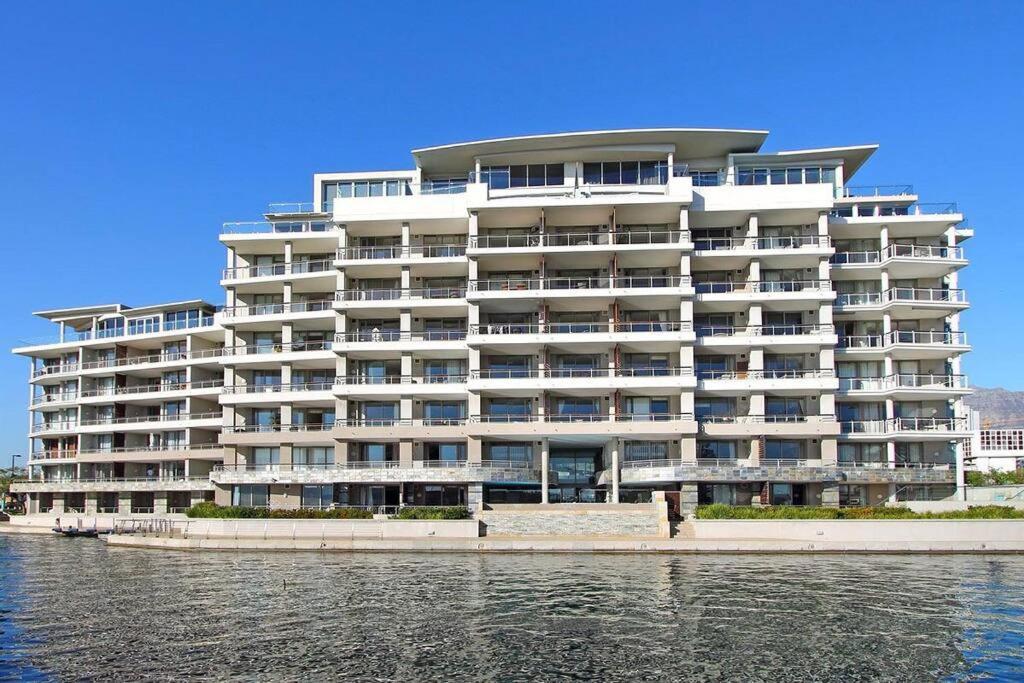 Canal Quays No Load Shedding Two Bedroom Apartment Kapstadt