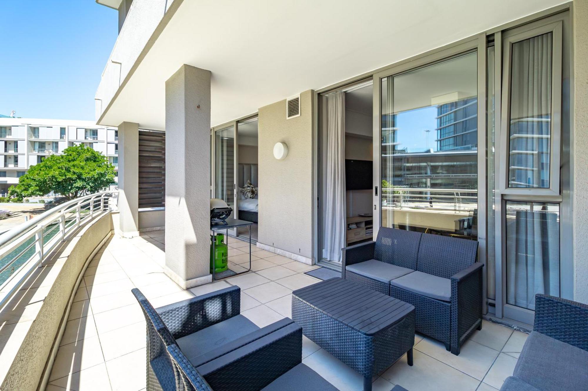 Canal Quays No Load Shedding Two Bedroom Kapstadt