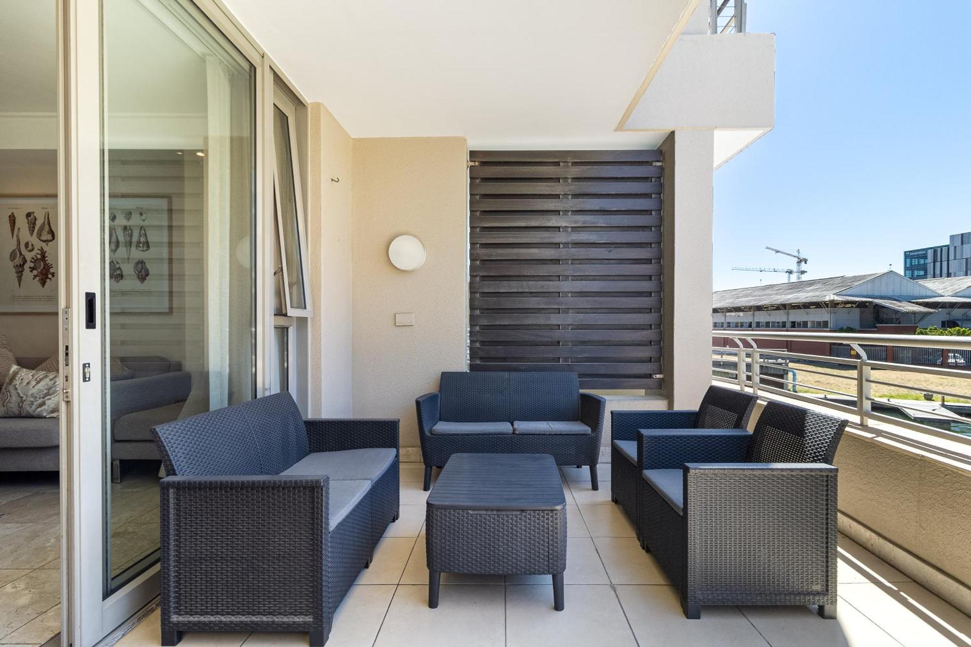 Canal Quays No Load Shedding Two Bedroom Apartment Kapstadt